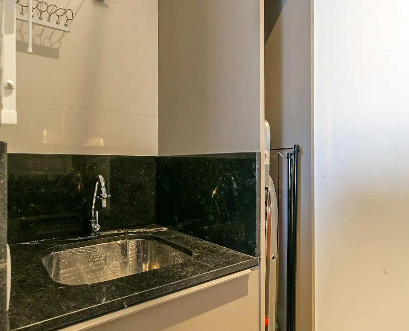 Apartamento Studio Luxuoso Pe Na Areia Em Irb203 Florianópolis