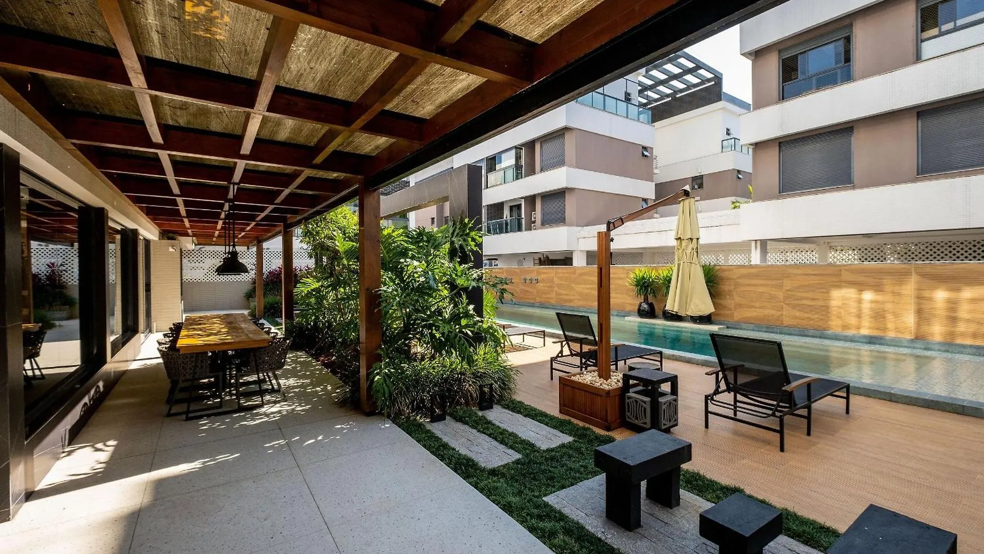 Studio Luxuoso Pe Na Areia Em Irb203 Florianópolis